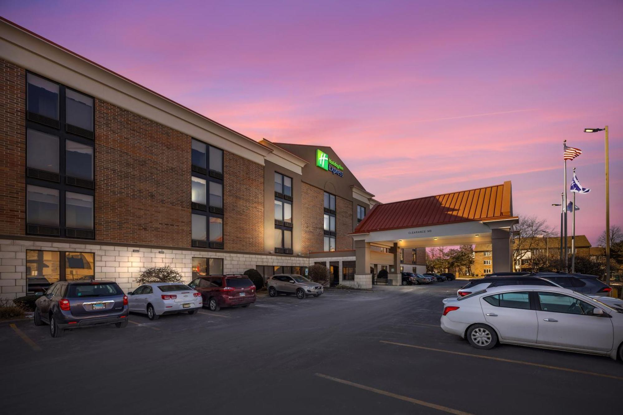 Holiday Inn Express Crestwood By Ihg Zewnętrze zdjęcie
